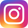 Instagramのロゴは、ピンク、紫、オレンジのグラデーションがかった丸みのある四角形を特徴としています。内側にはビンテージカメラの白い輪郭が描かれ、円と小さな四角形はそれぞれレンズとファインダーを表しています。.